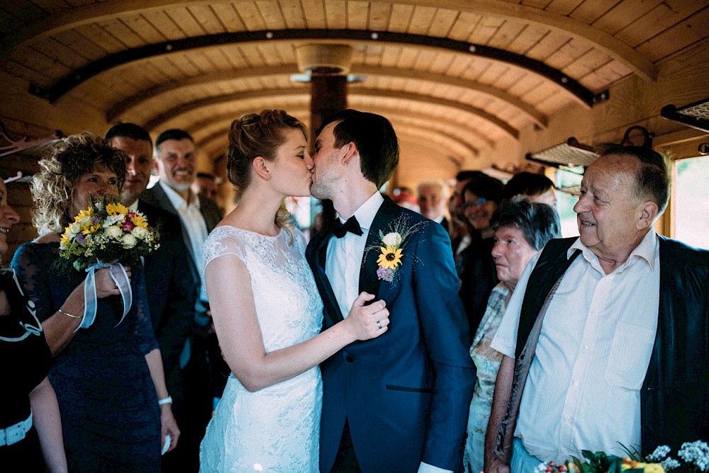 reportage Sommerhochzeit im Bahnwagon 31