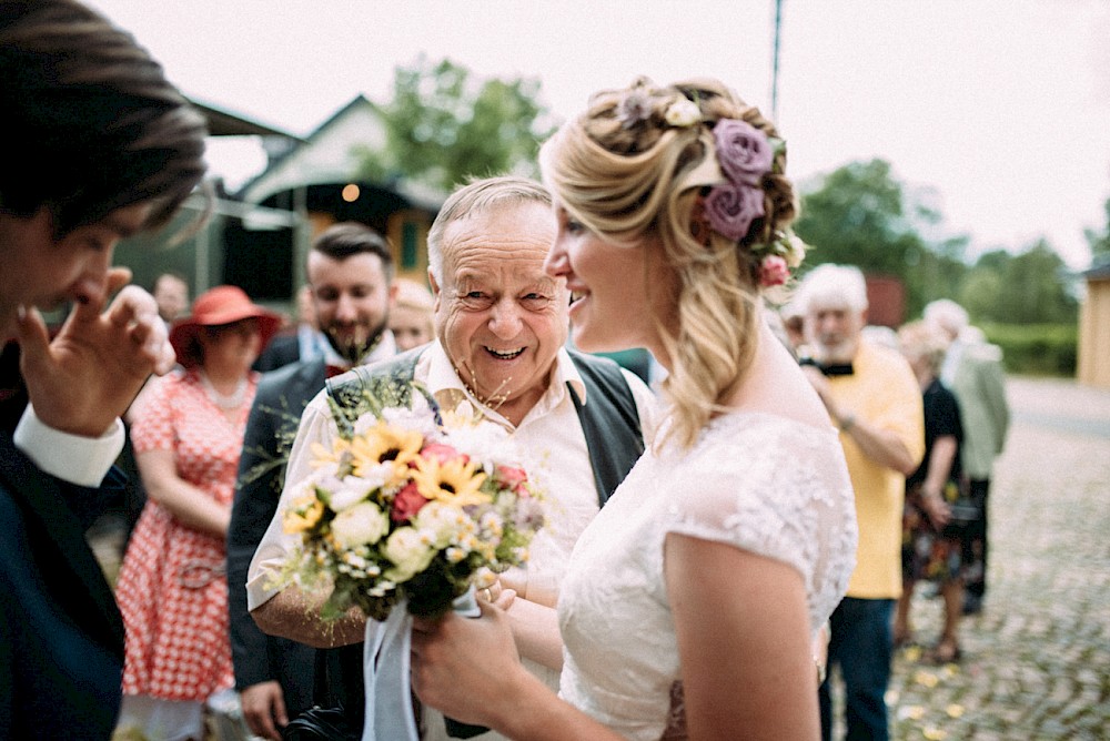 reportage Sommerhochzeit im Bahnwagon 35