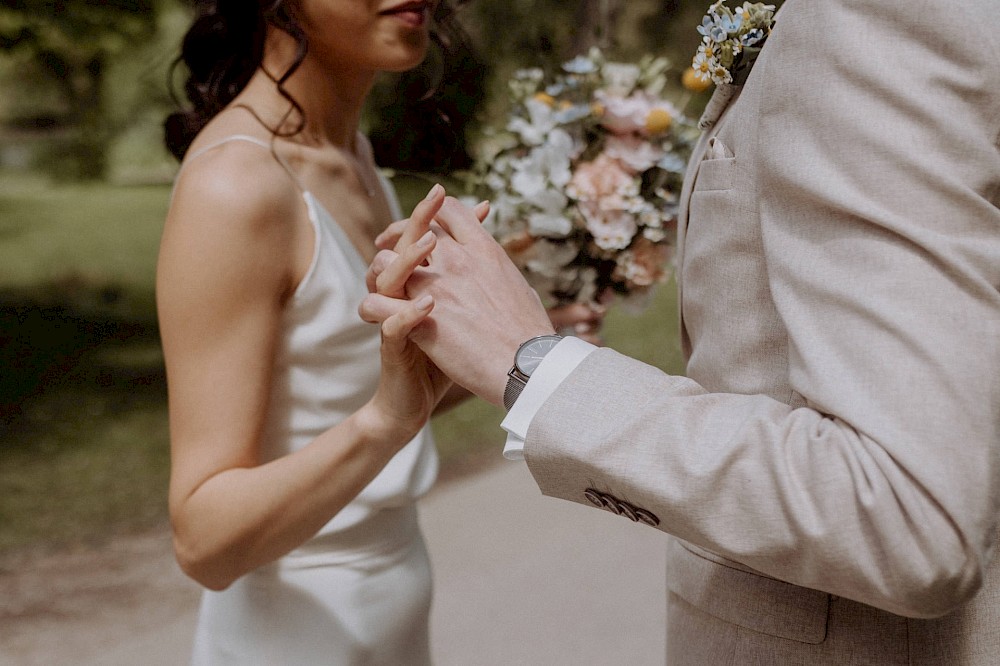reportage Hochzeitsfotograf Schwarzwald | Traumhafte Hochzeit in der Hochzeitslocation "Die Säge" in Niedereschach-Kappel | Alena Fotografie | 32
