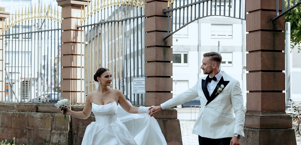 PALAIS PRINZ CARL IN HEIDELBERG | STANDESAMTLICHE HOCHZEIT IM SPIEGELSAAL UND PAARSHOOTING IM MANNHEIMER SCHLOSS
