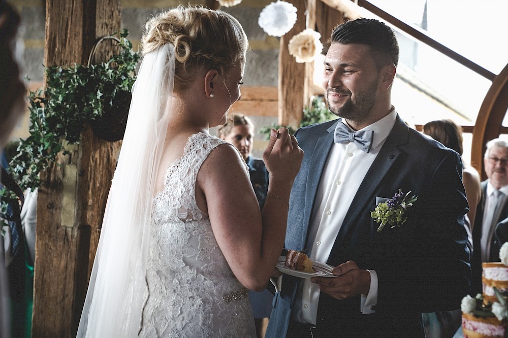 reportage Festliche Hochzeit in einem fränkischen Stadel 29