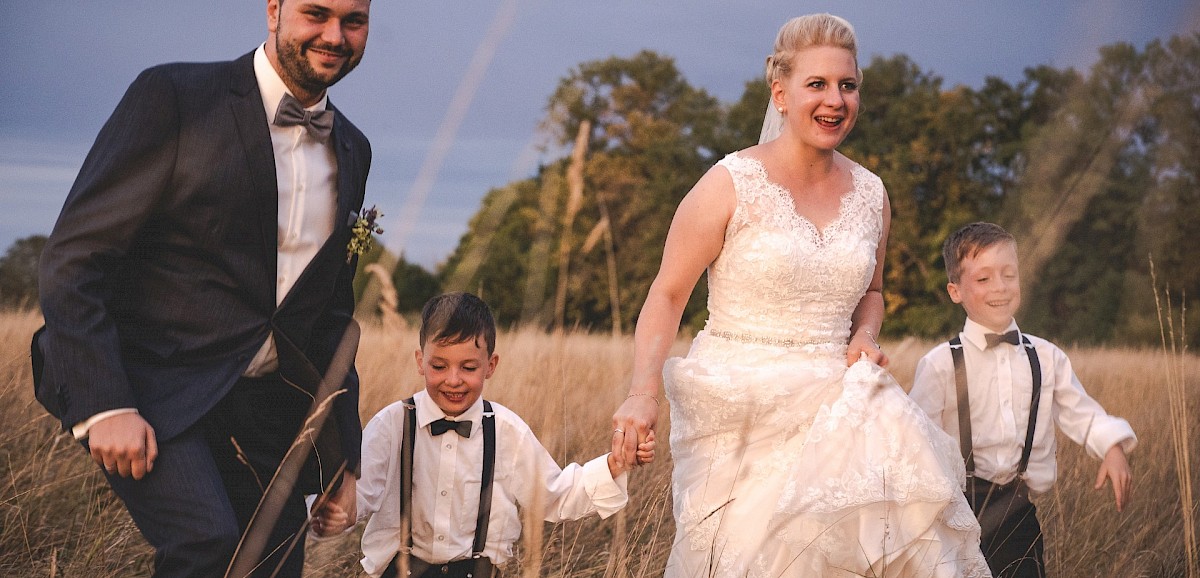 Festliche Hochzeit in einem fränkischen Stadel