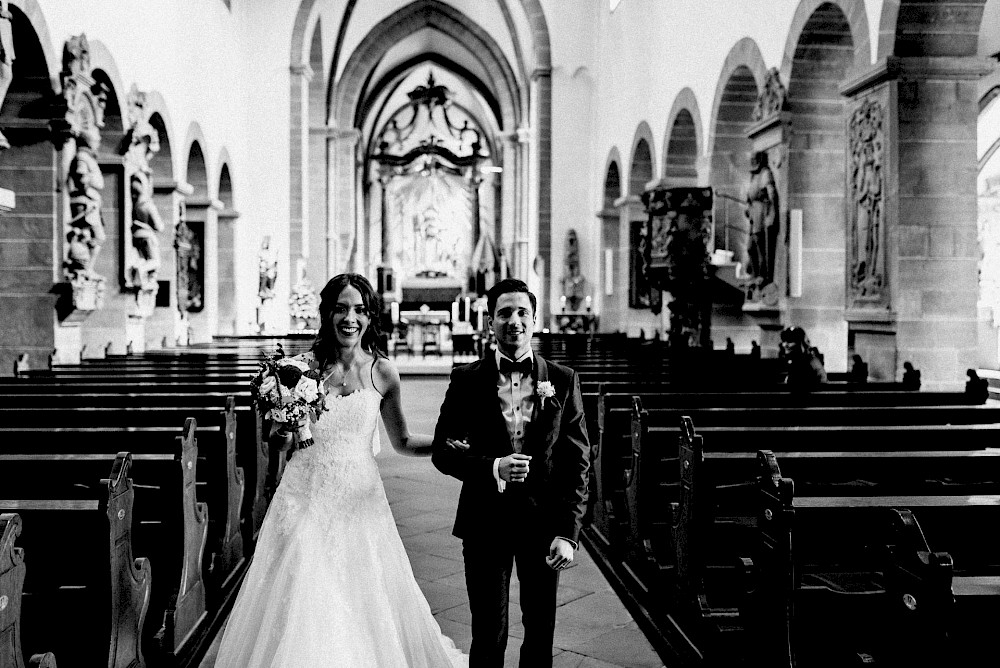 reportage Kirchliche Trauung, Stiftsbasilika Aschaffenburg, Feier Hofgut Habitzheim, Otzberg 19