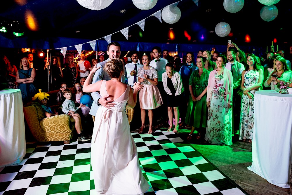 reportage Manege frei für diese bunte Hochzeit im Zirkuszelt! 56