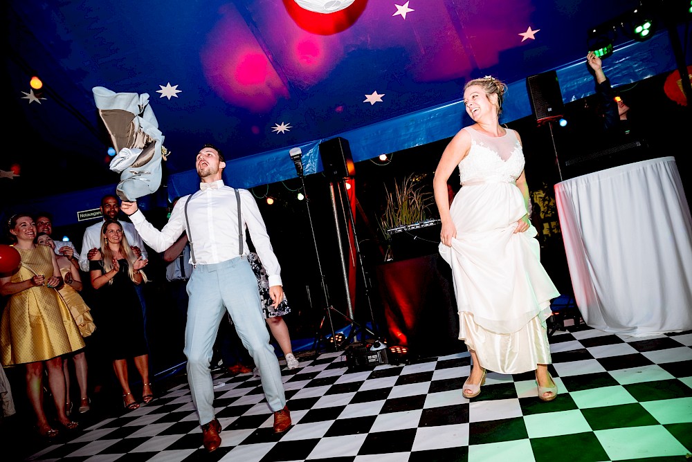 reportage Manege frei für diese bunte Hochzeit im Zirkuszelt! 57