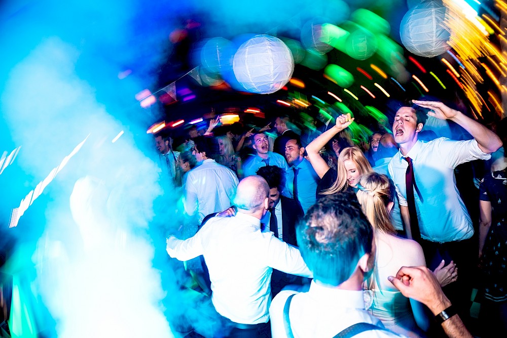 reportage Manege frei für diese bunte Hochzeit im Zirkuszelt! 59