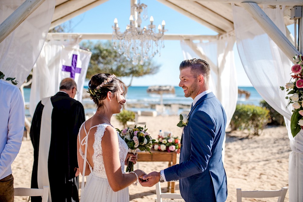 reportage Strandhochzeit von Lisa und Daniel in Zypern 23