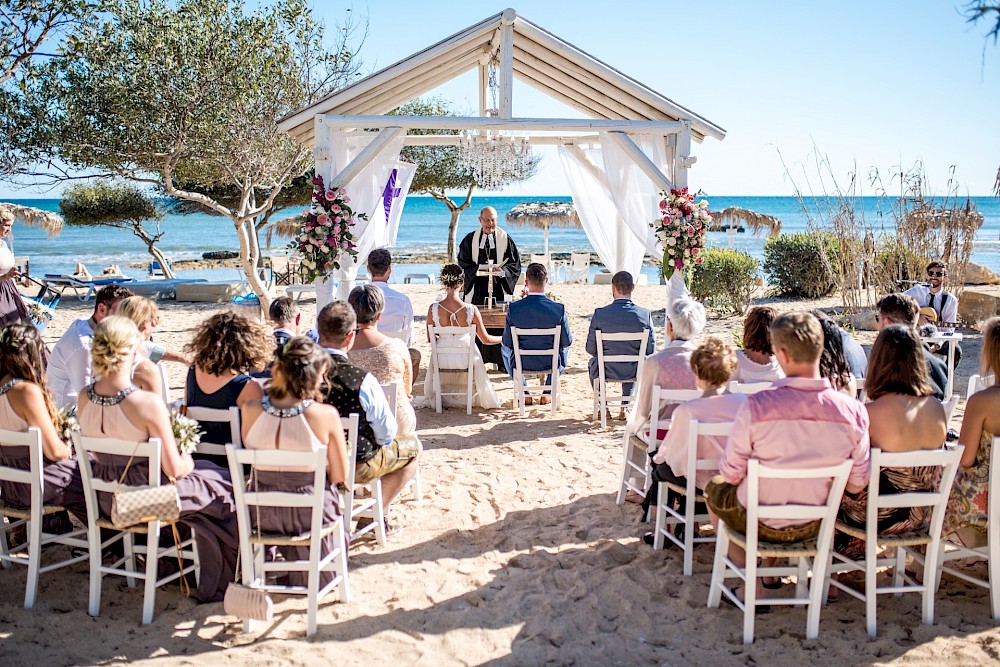 reportage Strandhochzeit von Lisa und Daniel in Zypern 25