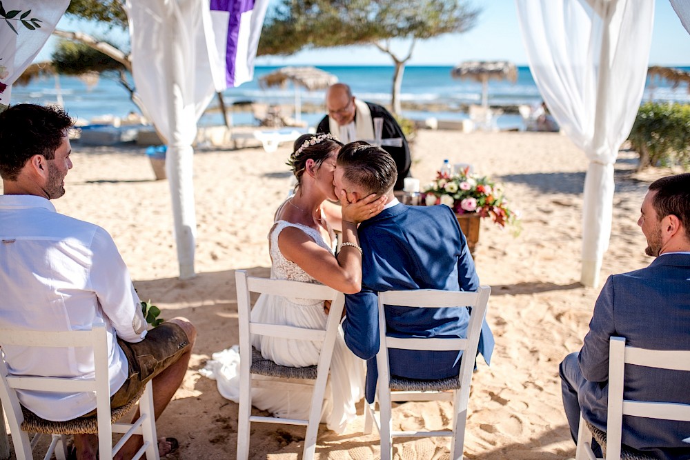 reportage Strandhochzeit von Lisa und Daniel in Zypern 30