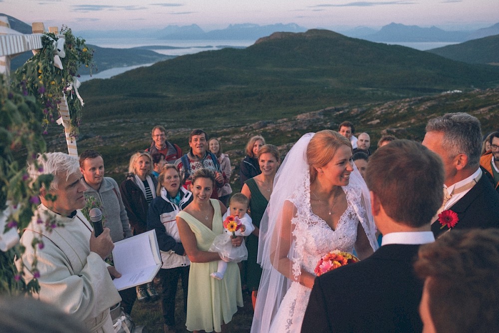 reportage Lofoten - Mitternachtssonne Hochzeit 20