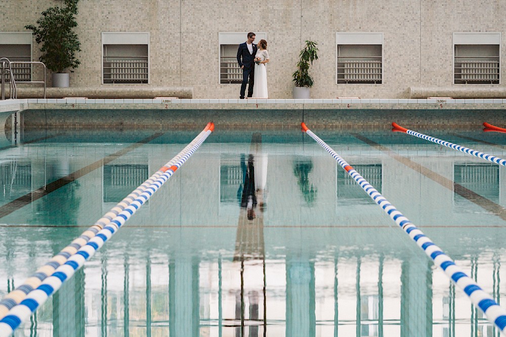 reportage Brautpaarfotos im Stadtbad Berlin Mitte 4