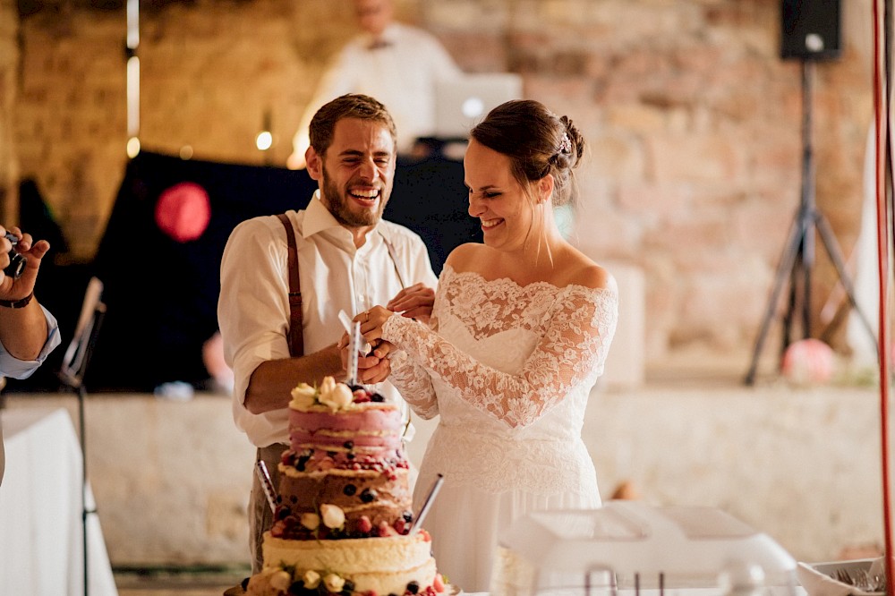 reportage Zauberhafte Sommerhochzeit im Kloster Heilsbruck in Edenkoben. 20