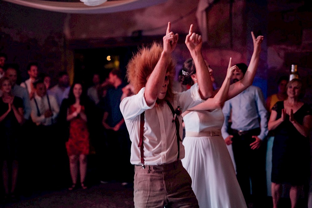 reportage Zauberhafte Sommerhochzeit im Kloster Heilsbruck in Edenkoben. 22