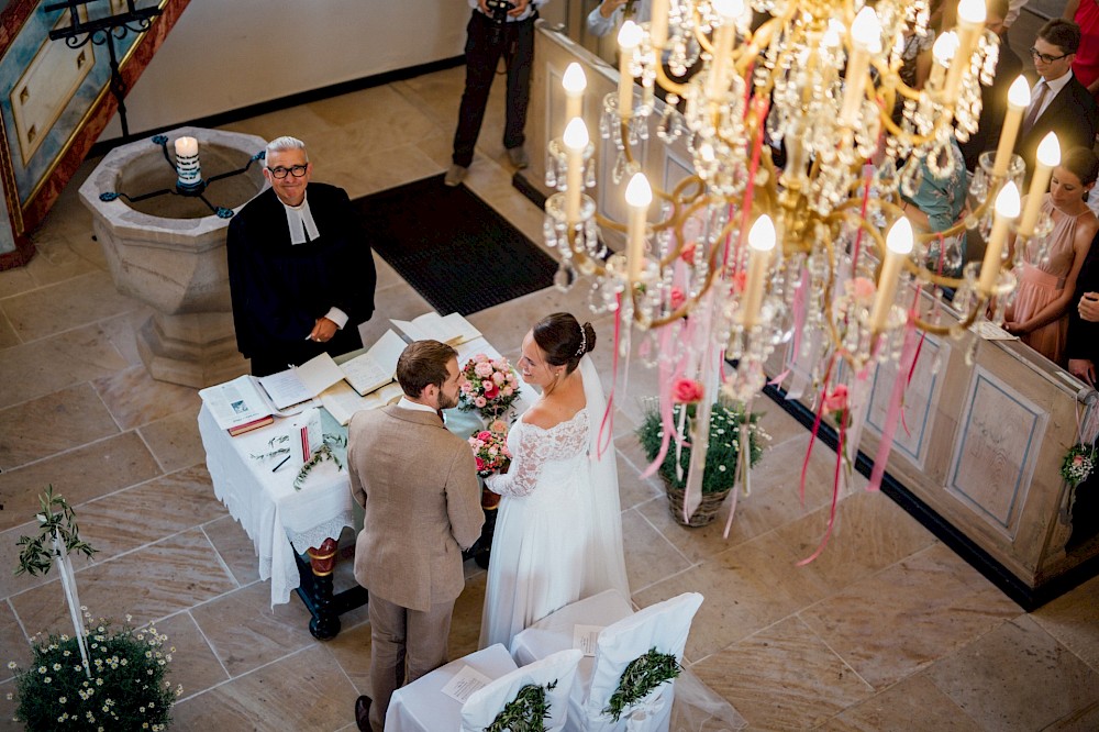 reportage Zauberhafte Sommerhochzeit im Kloster Heilsbruck in Edenkoben. 3