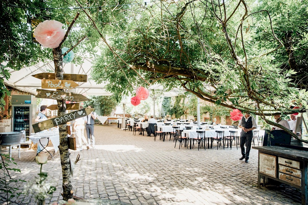 reportage Zauberhafte Sommerhochzeit im Kloster Heilsbruck in Edenkoben. 5