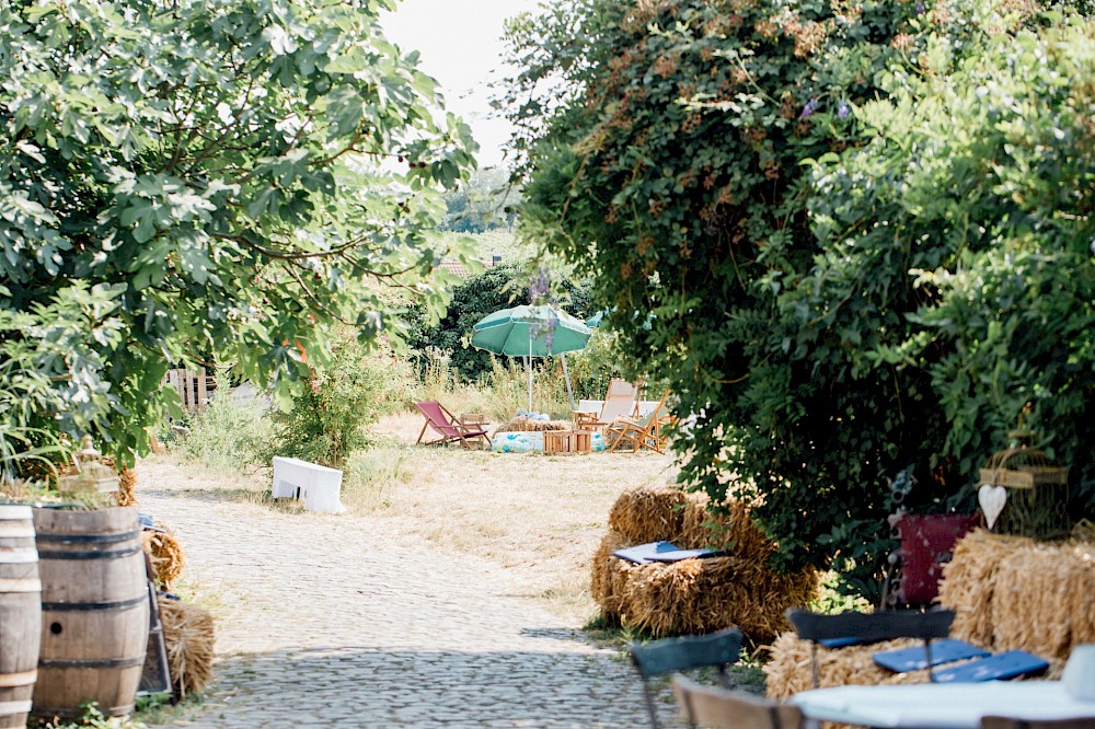 reportage Zauberhafte Sommerhochzeit im Kloster Heilsbruck in Edenkoben. 10