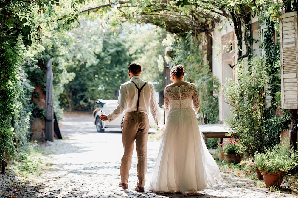 reportage Zauberhafte Sommerhochzeit im Kloster Heilsbruck in Edenkoben. 7