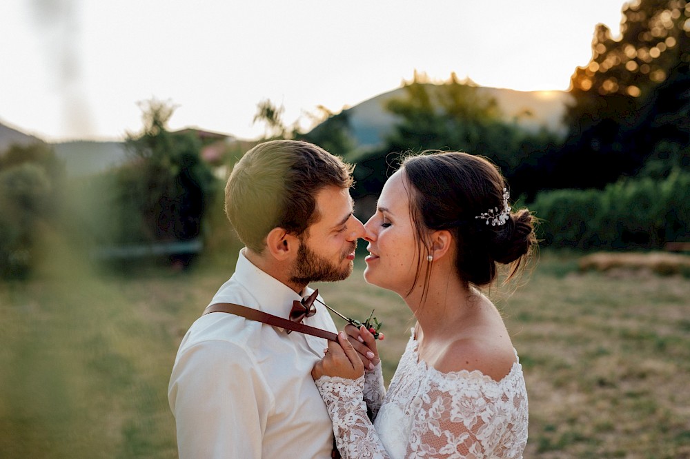 reportage Zauberhafte Sommerhochzeit im Kloster Heilsbruck in Edenkoben. 17