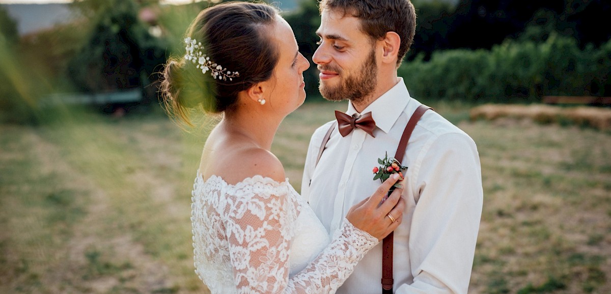 Zauberhafte Sommerhochzeit im Kloster Heilsbruck in Edenkoben.