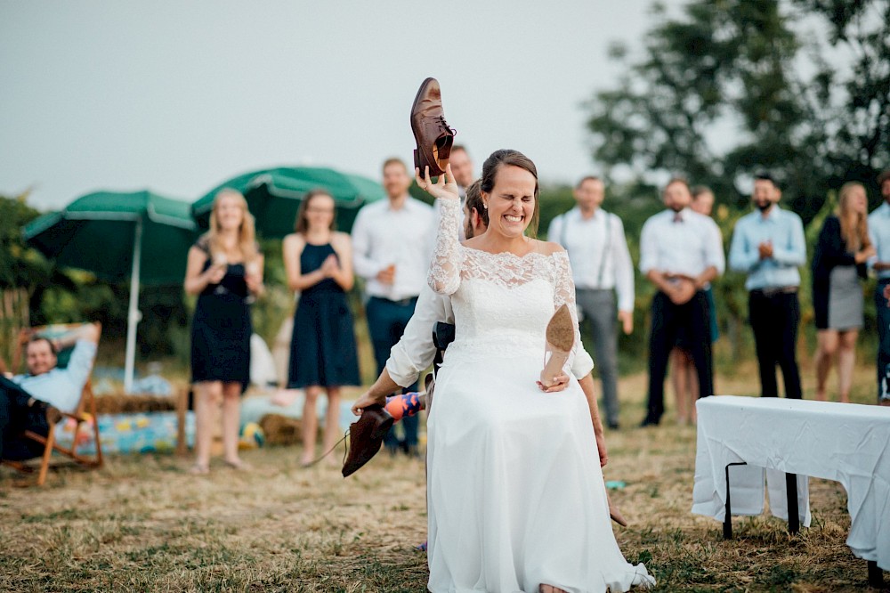 reportage Zauberhafte Sommerhochzeit im Kloster Heilsbruck in Edenkoben. 14