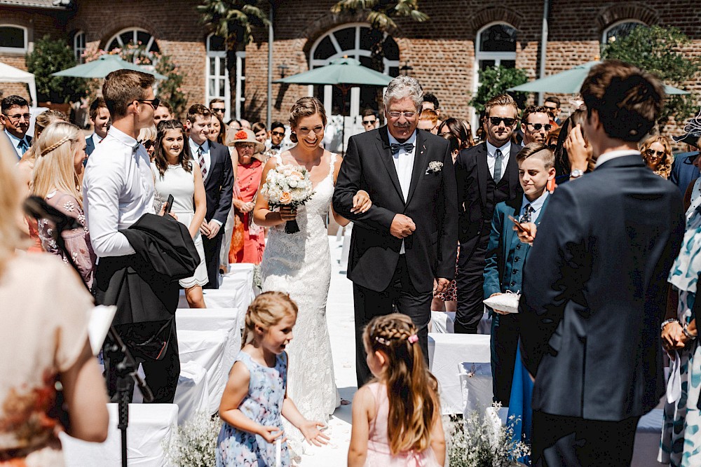 reportage Sommerhochzeit auf Burg Heimerzheim 15