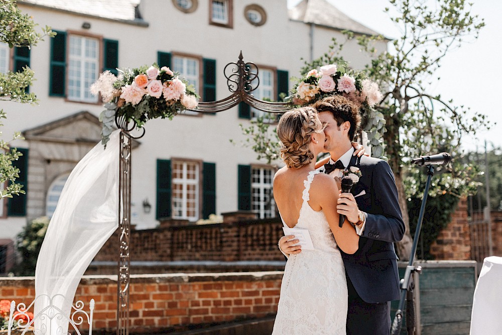 reportage Sommerhochzeit auf Burg Heimerzheim 21