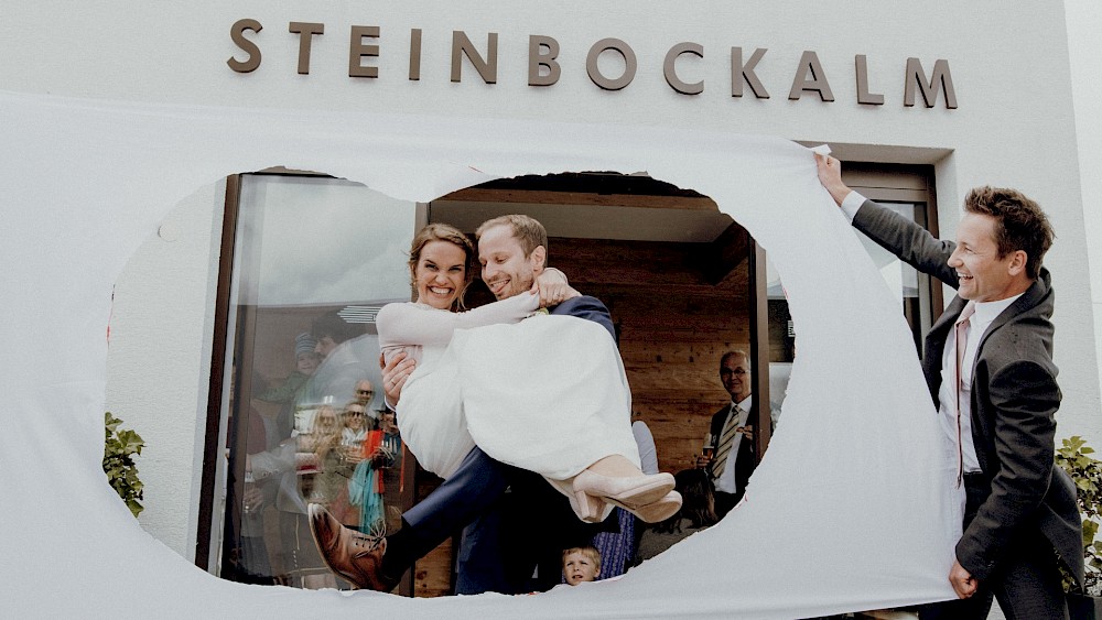 reportage Hochzeitsgschichtl von Sophie & Andreas auf der Steinbockalm am Hochkönig im Salzburgerland 28