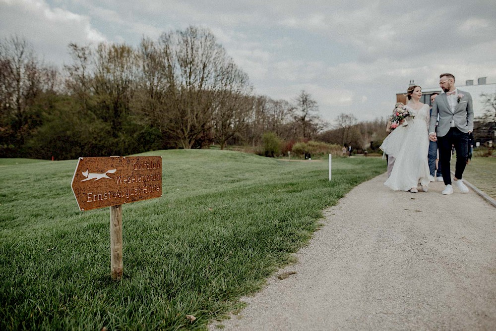 reportage Landhotel Voshövel | Moderne Landhochzeit mit viel Gefühl 24