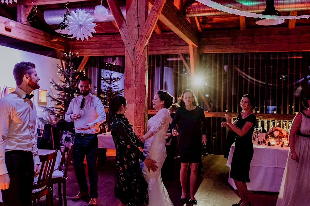 reportage Dezemberhochzeit im Moarhof am Samerberg 60