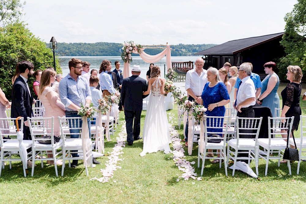 reportage HOCHZEIT IN DER LA VILLA AM STARNBERGER SEE • FREIE TRAUUNG VON SABRINA & VALERI 14