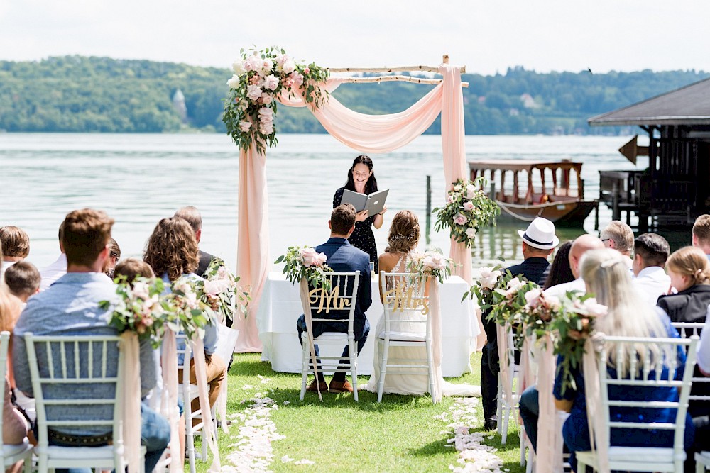 reportage HOCHZEIT IN DER LA VILLA AM STARNBERGER SEE • FREIE TRAUUNG VON SABRINA & VALERI 17