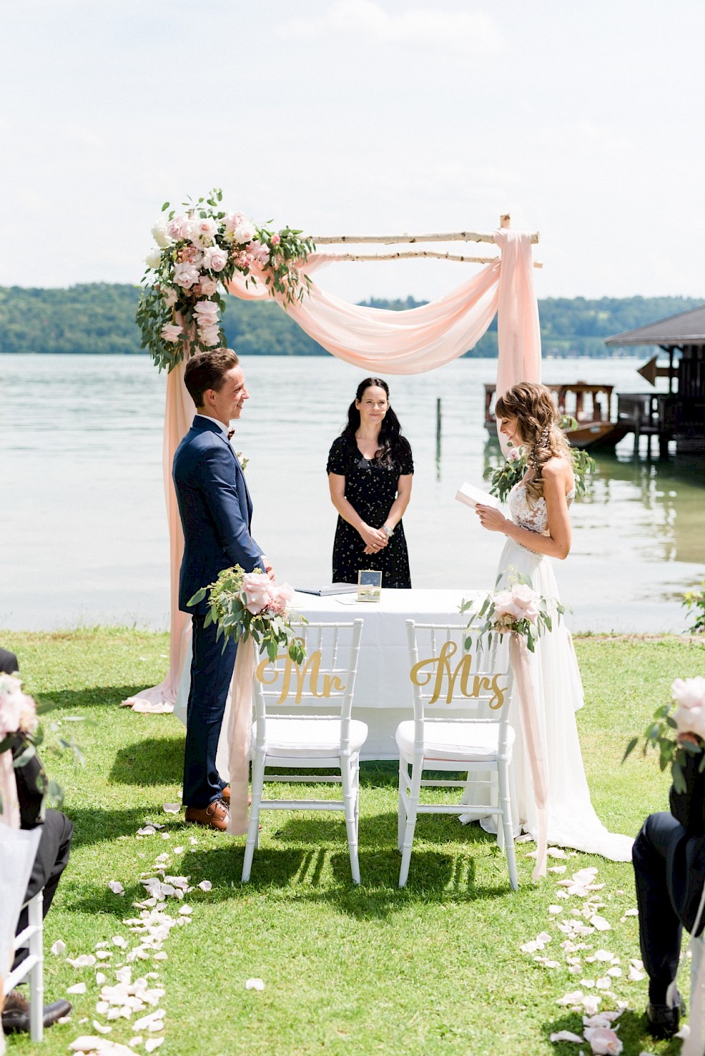 reportage HOCHZEIT IN DER LA VILLA AM STARNBERGER SEE • FREIE TRAUUNG VON SABRINA & VALERI 23