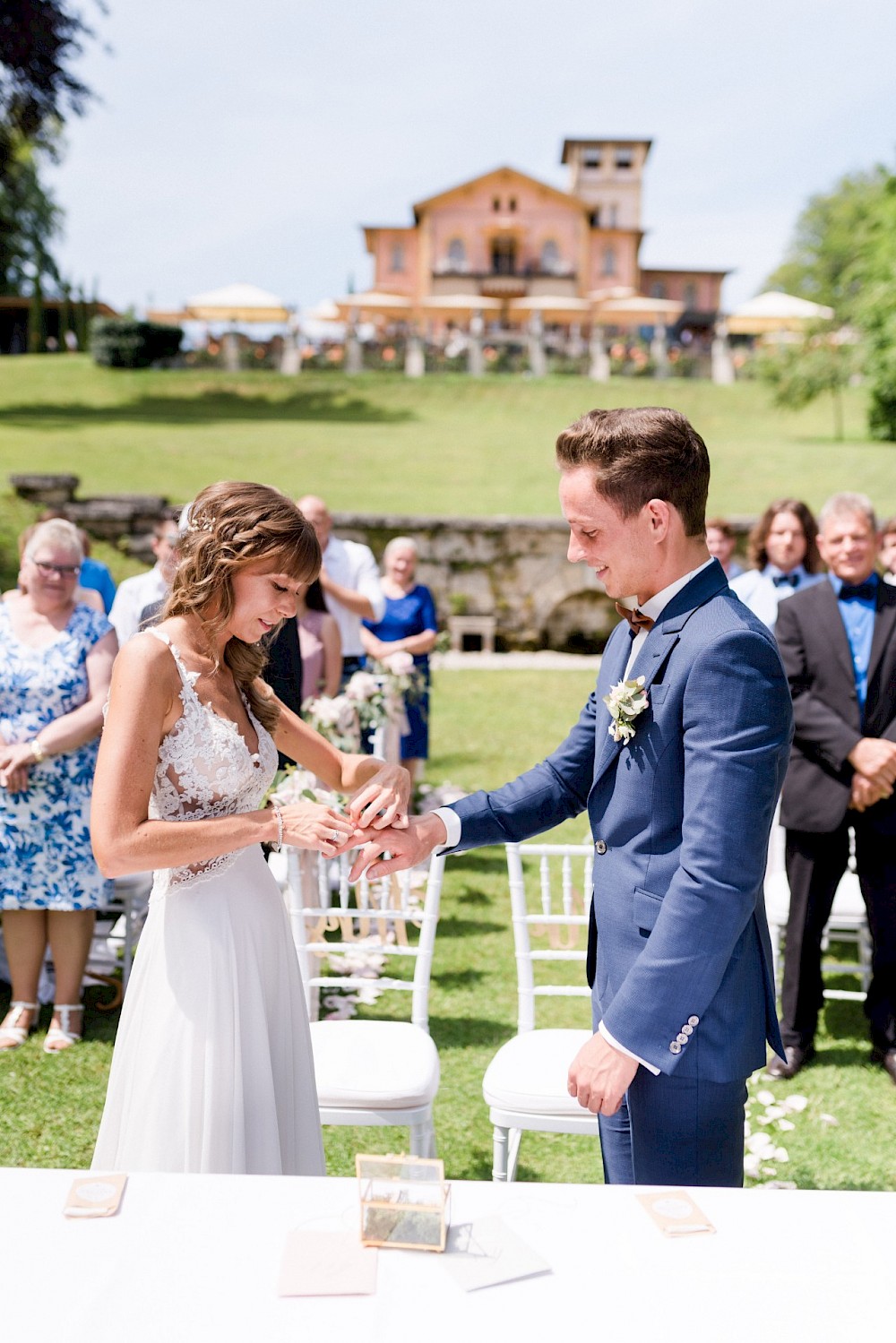 reportage HOCHZEIT IN DER LA VILLA AM STARNBERGER SEE • FREIE TRAUUNG VON SABRINA & VALERI 24