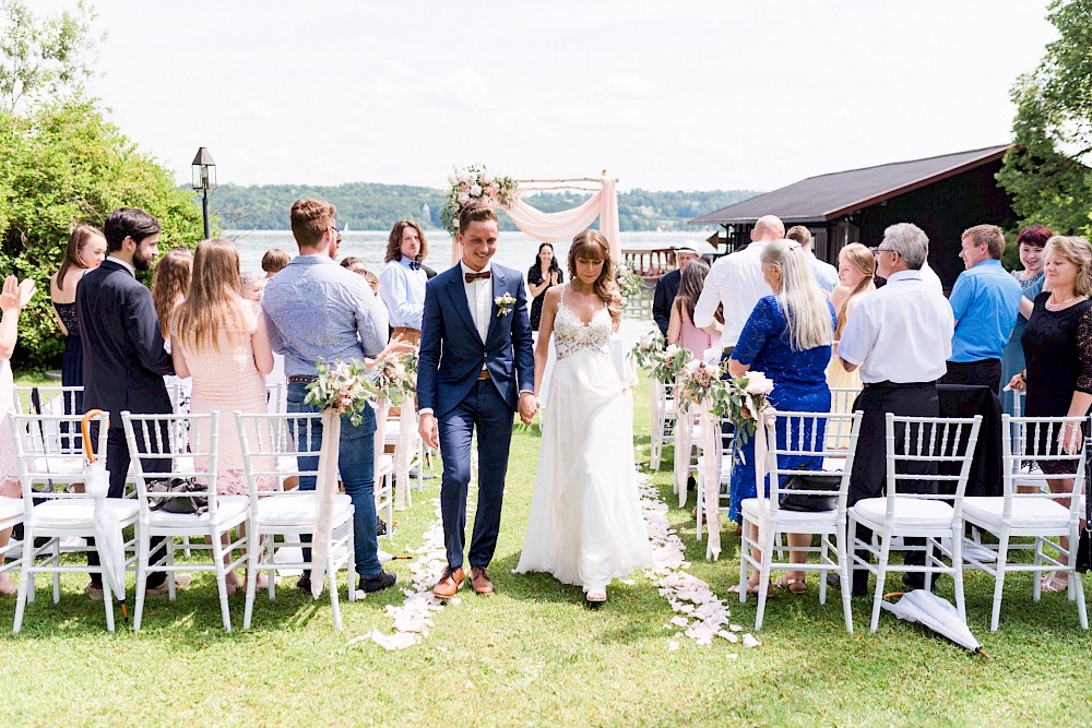 reportage HOCHZEIT IN DER LA VILLA AM STARNBERGER SEE • FREIE TRAUUNG VON SABRINA & VALERI 26